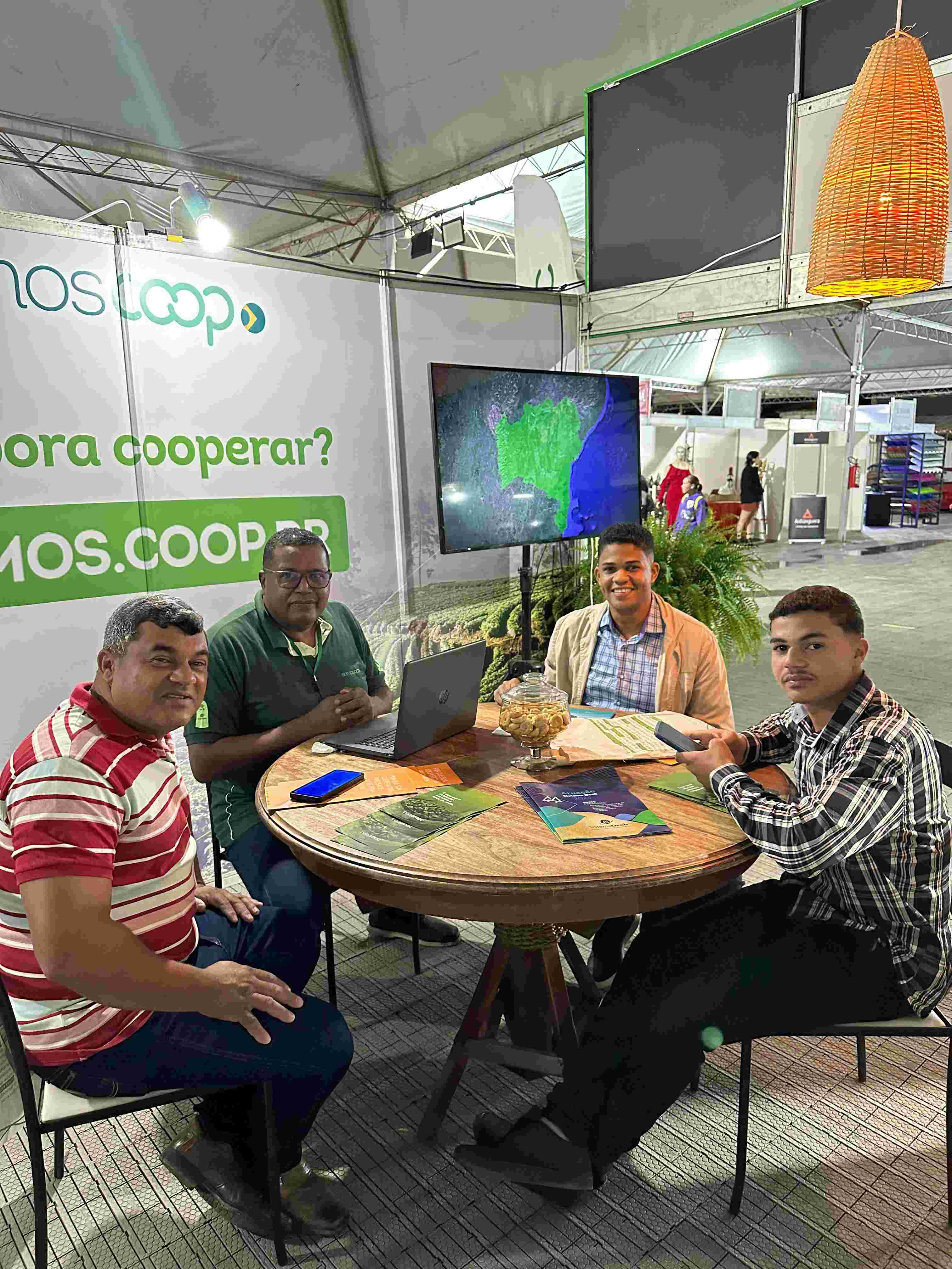 Representante do SEBRAE trouxe produtor de queijo com interesse na constituição de cooperativa agropecuária leite