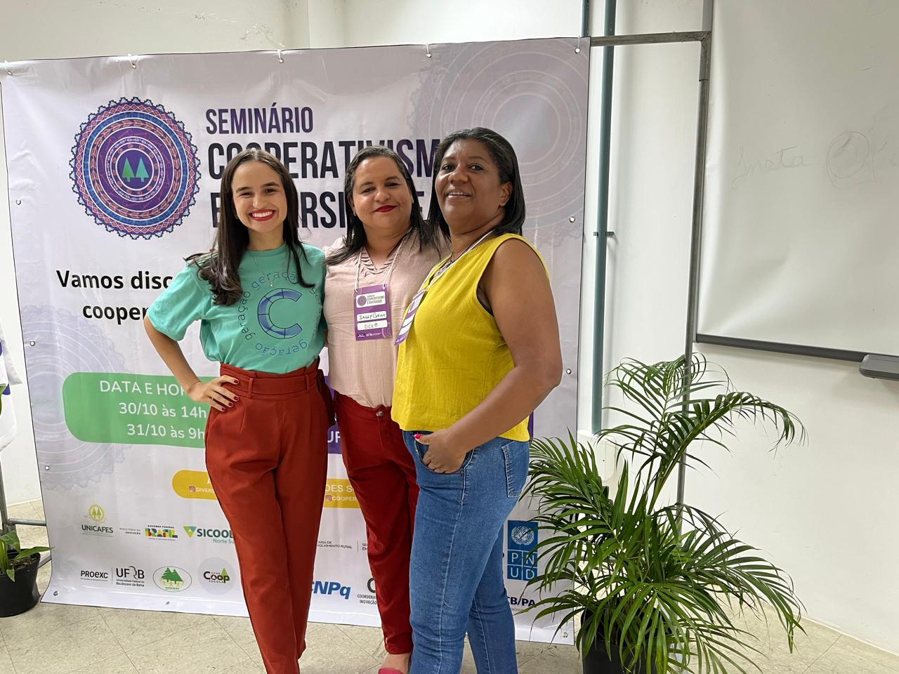 Daniele Scopel, Ially Carmo, Valdirene Oliveira durante Seminário Cooperativismo e Diversidade.